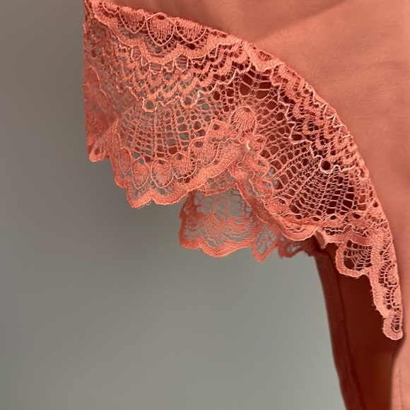 Shape under garment - Picture 3 of 5